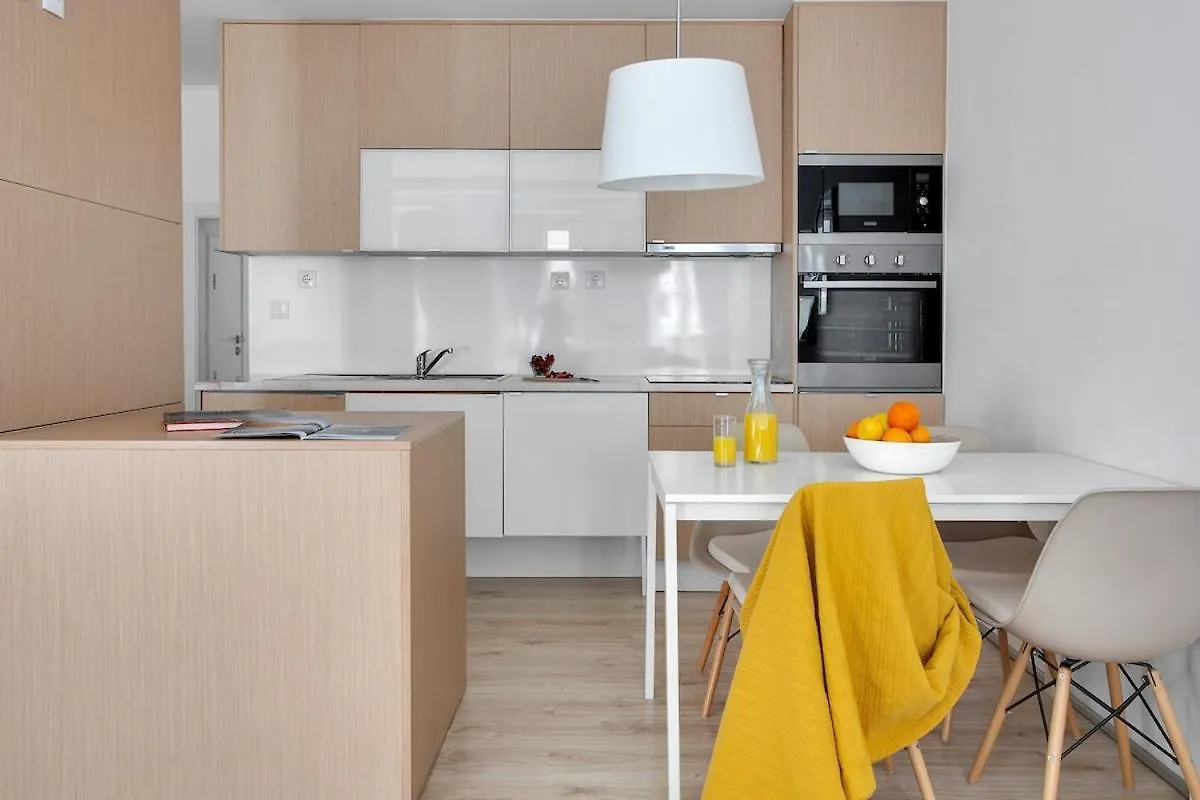 Modern 2 Bedroom Apartment In Estrela With Outside Terrace! Amazing For Families, Couples, Friends Lisbon 0*,