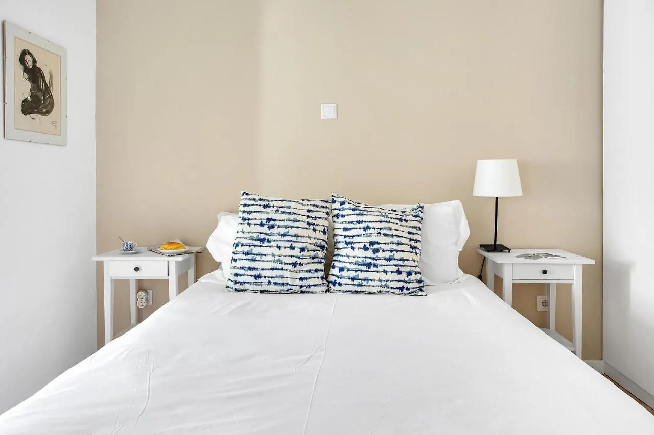 Modern 2 Bedroom Apartment In Estrela With Outside Terrace! Amazing For Families, Couples, Friends Lisboa