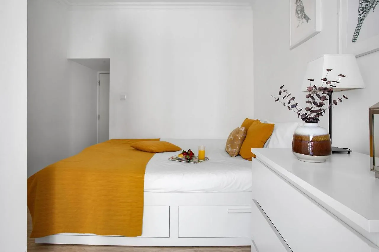 Modern 2 Bedroom Apartment In Estrela With Outside Terrace! Amazing For Families, Couples, Friends Lisboa