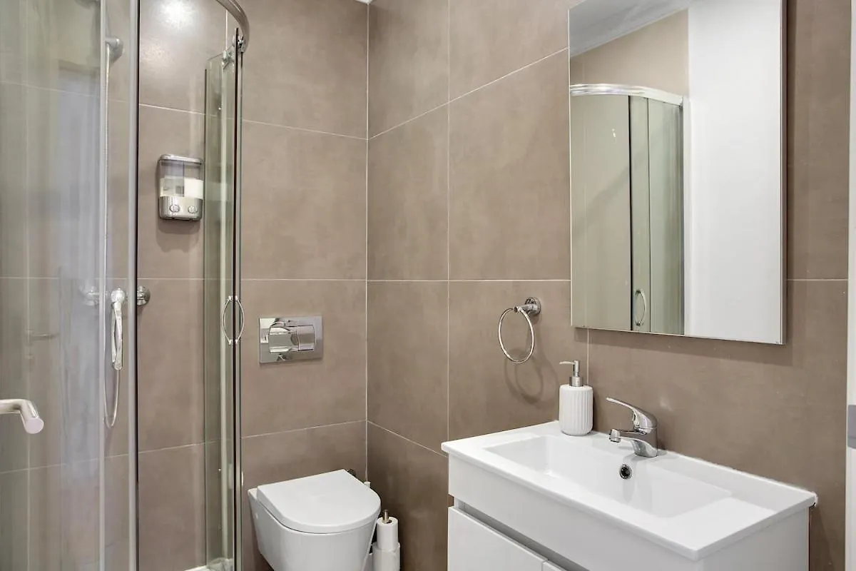 Modern 2 Bedroom Apartment In Estrela With Outside Terrace! Amazing For Families, Couples, Friends Lisboa