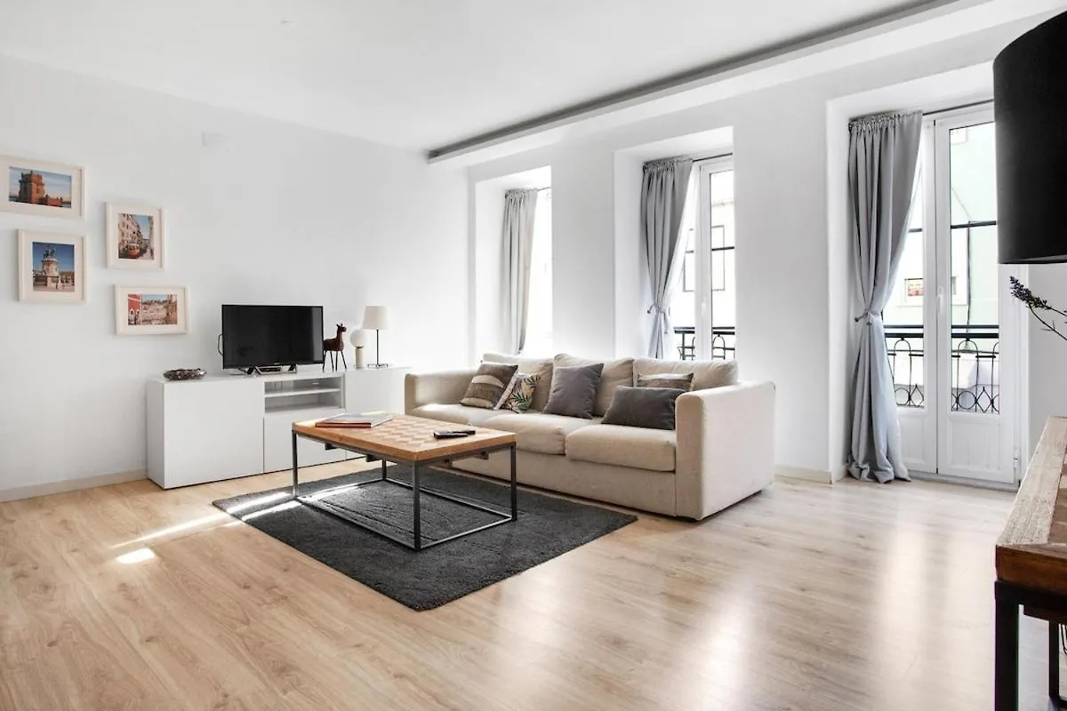 Modern 2 Bedroom Apartment In Estrela With Outside Terrace! Amazing For Families, Couples, Friends Lisboa Portugal