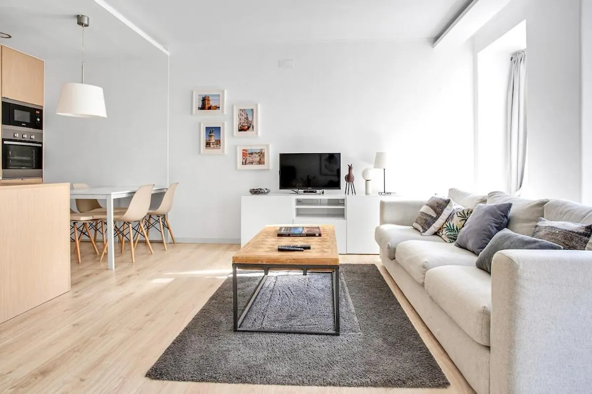 Modern 2 Bedroom Apartment In Estrela With Outside Terrace! Amazing For Families, Couples, Friends Lisboa Portugal